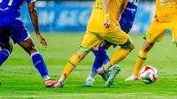 BRI Super League: Persebaya Zoom Kaki Francisco Rivera Diinjak Uilliam Barros sebelum Persib Cetak Gol Kemenangan, Wasit Bergeming